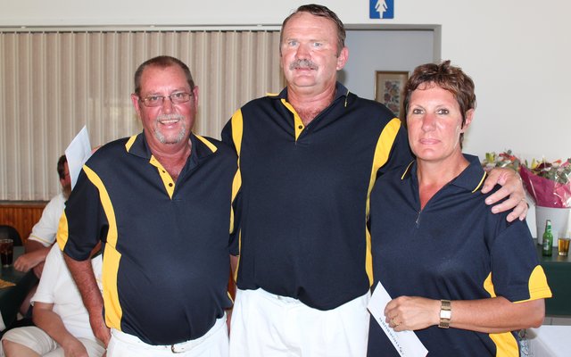Tweede plek.  Borgspan van Pretoria CBC Old Boys Club  Hammy Hamelton, Dolf Scheepers en Lynda Scheepers
